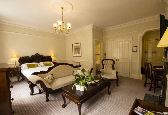 Chateau La Chaire Hotel