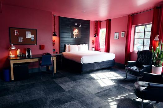 Hotel Gaythering - Gay Hotel - All Adults Welcome