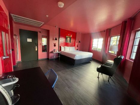 Hotel Gaythering - Gay Hotel - All Adults Welcome