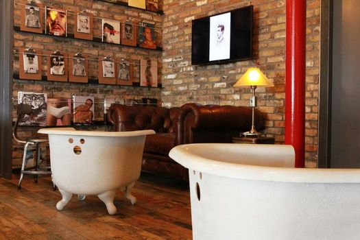 Hotel Gaythering - Gay Hotel - All Adults Welcome