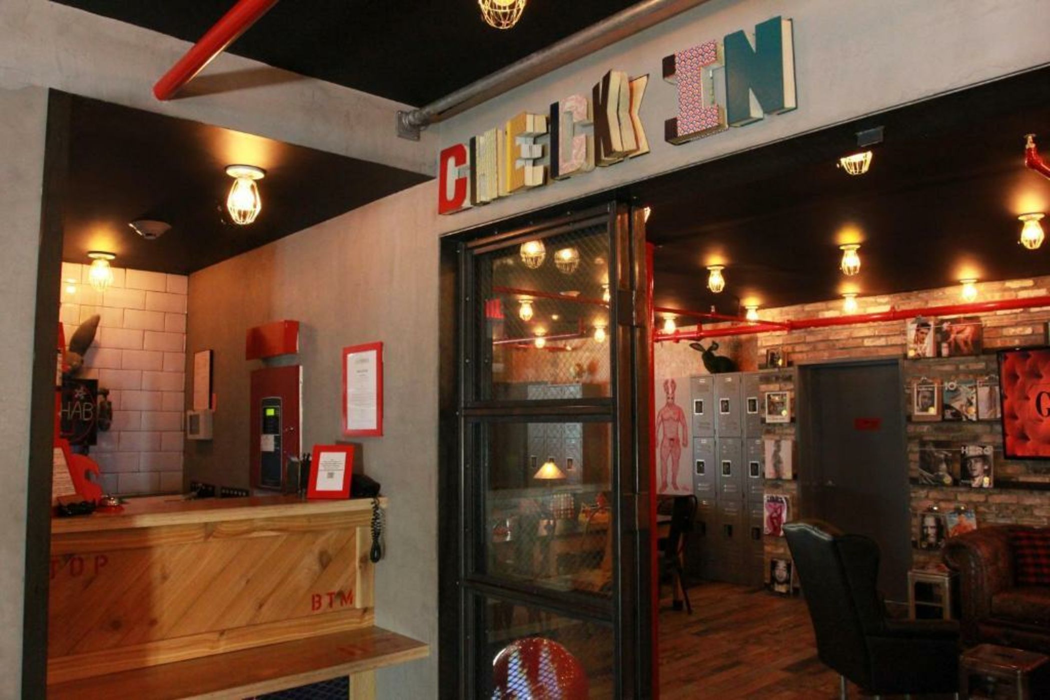 Hotel Gaythering - Gay Hotel - All Adults Welcome