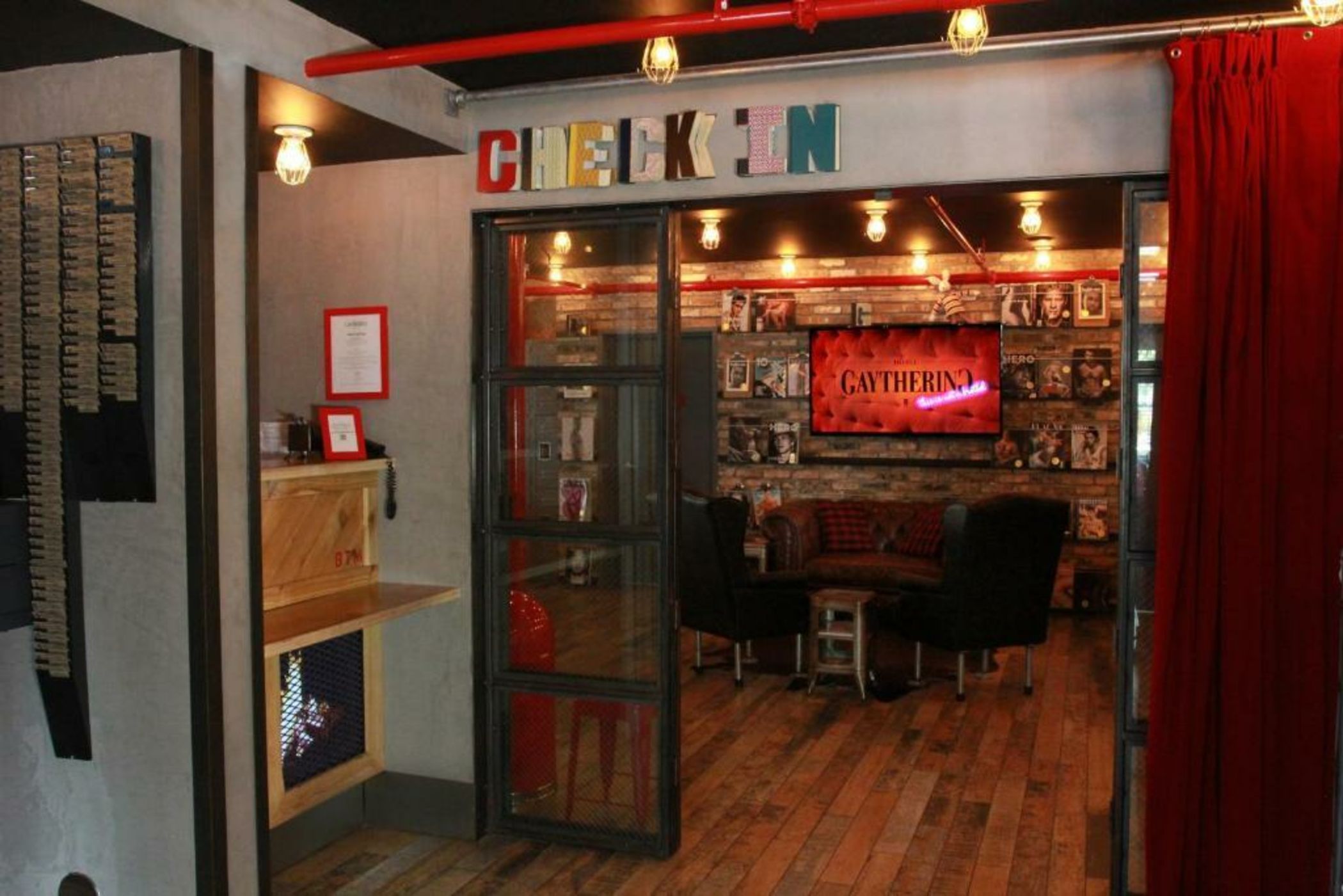 Hotel Gaythering - Gay Hotel - All Adults Welcome