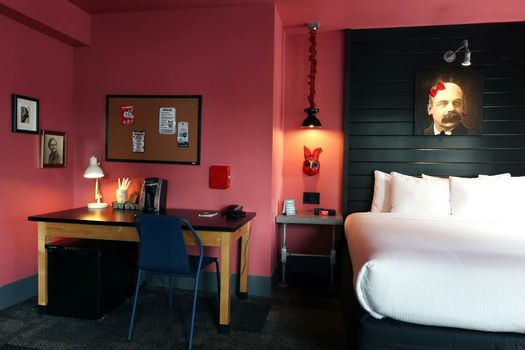 Hotel Gaythering - Gay Hotel - All Adults Welcome
