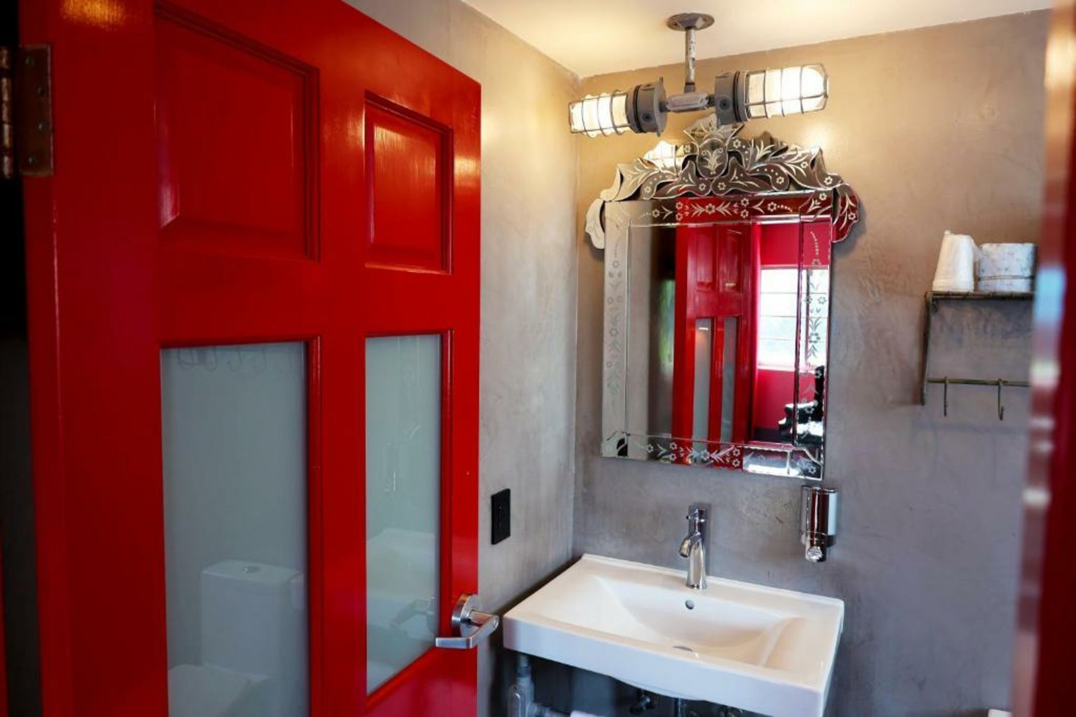 Hotel Gaythering - Gay Hotel - All Adults Welcome