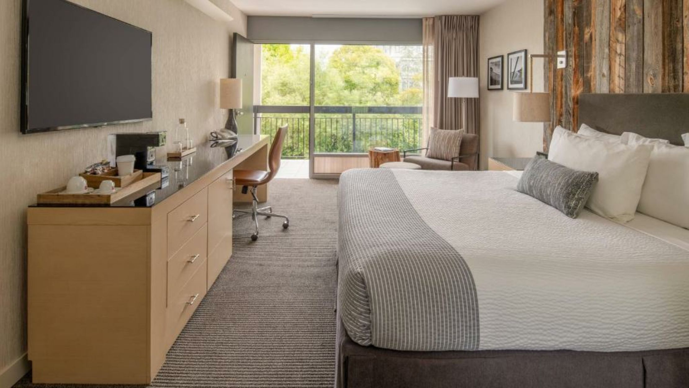 Hotel Paradox, Autograph Collection