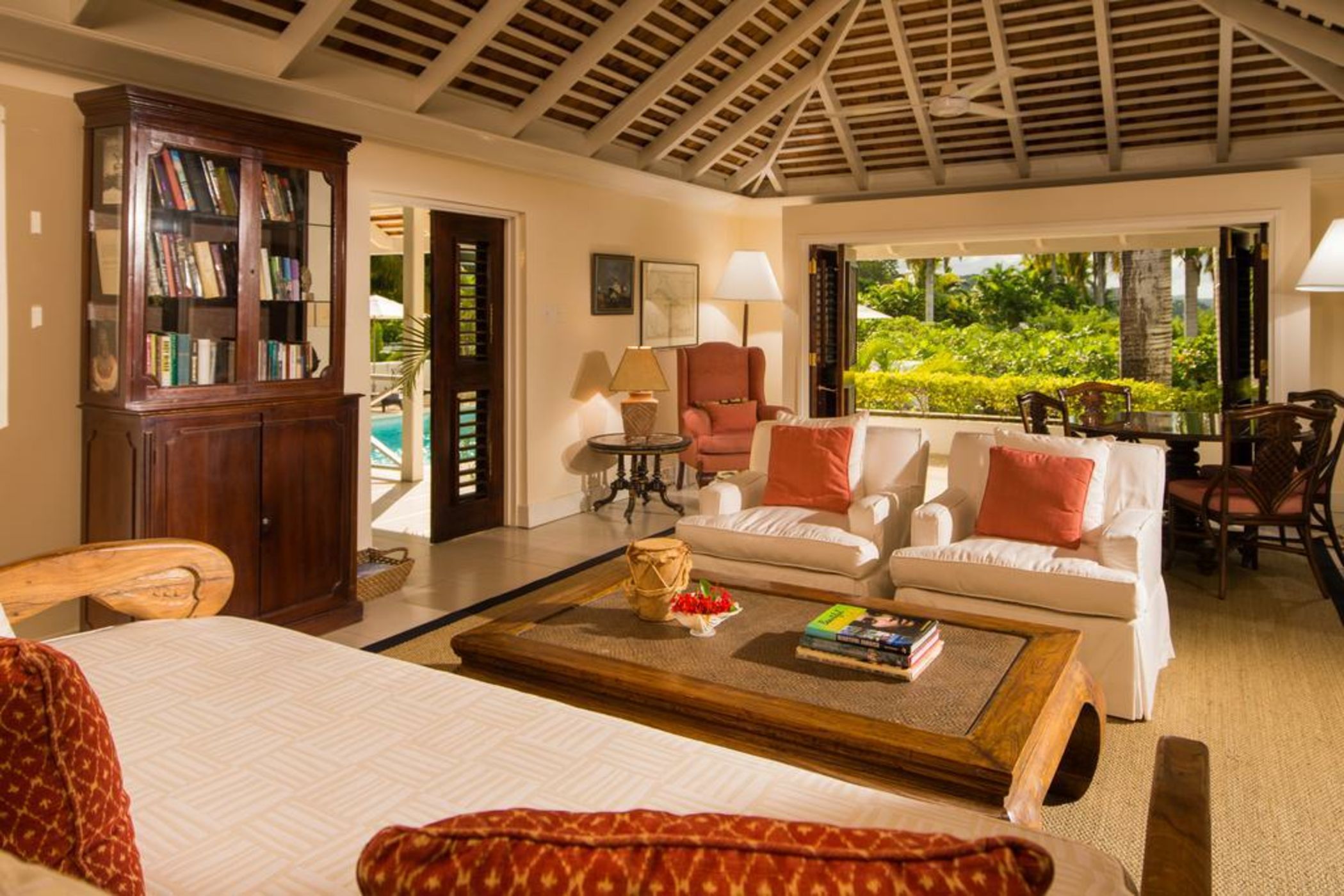 Round Hill Hotel & Villas