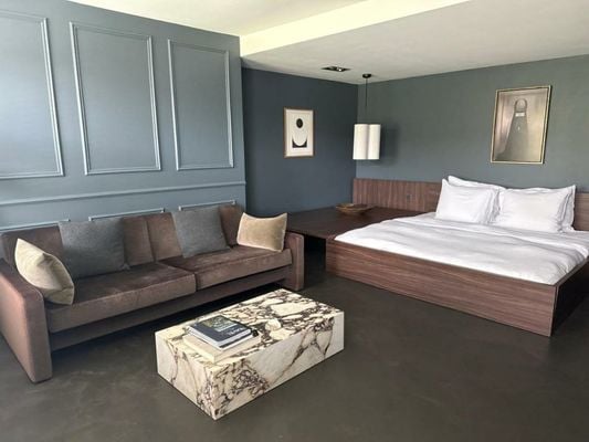 COMMUNE suites