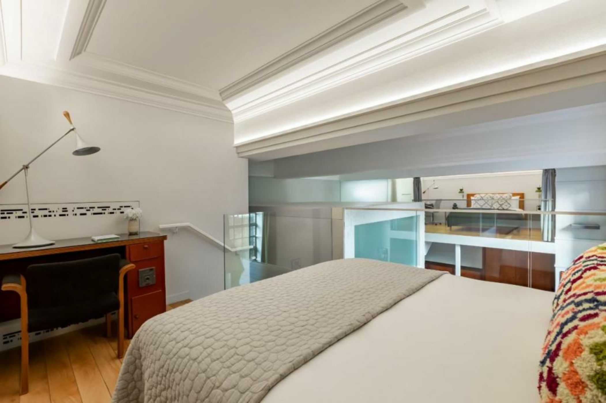 Town Hall Hotel & Apartments