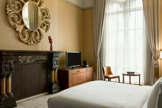 St Pancras London, Autograph Collection