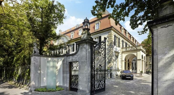 Schlosshotel Berlin by Patrick Hellmann