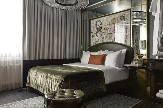 Sir Savigny Hotel
