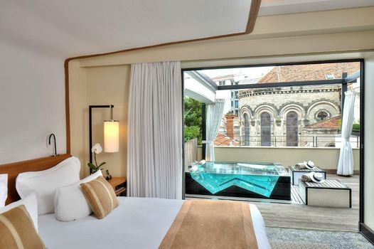 Five Seas Hotel