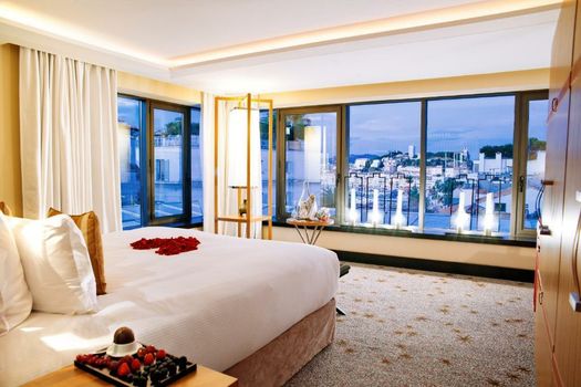 Five Seas Hotel