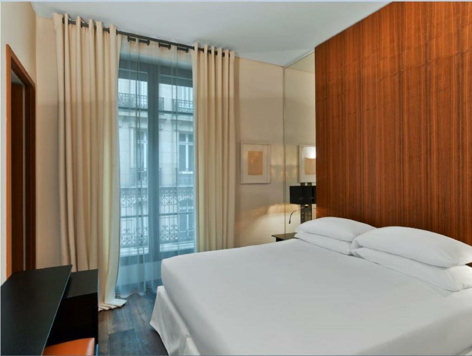 Le Metropolitan Paris Tour Eiffel, a Tribute Portfolio Hotel