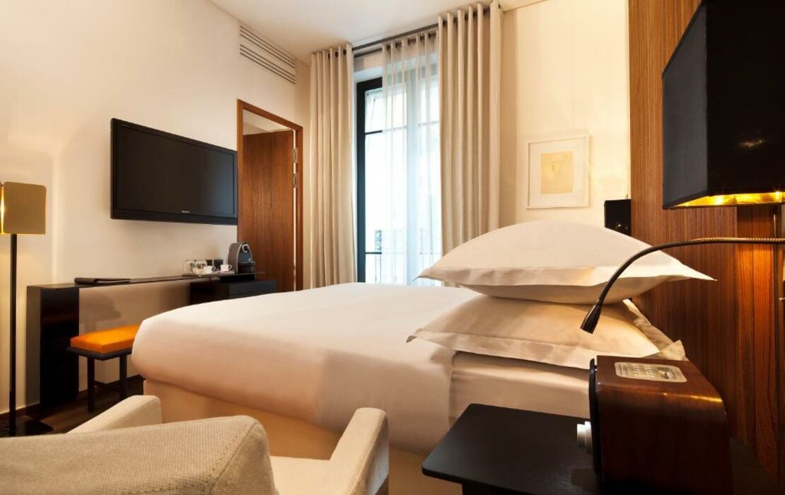 Le Metropolitan Paris Tour Eiffel, a Tribute Portfolio Hotel, Paris