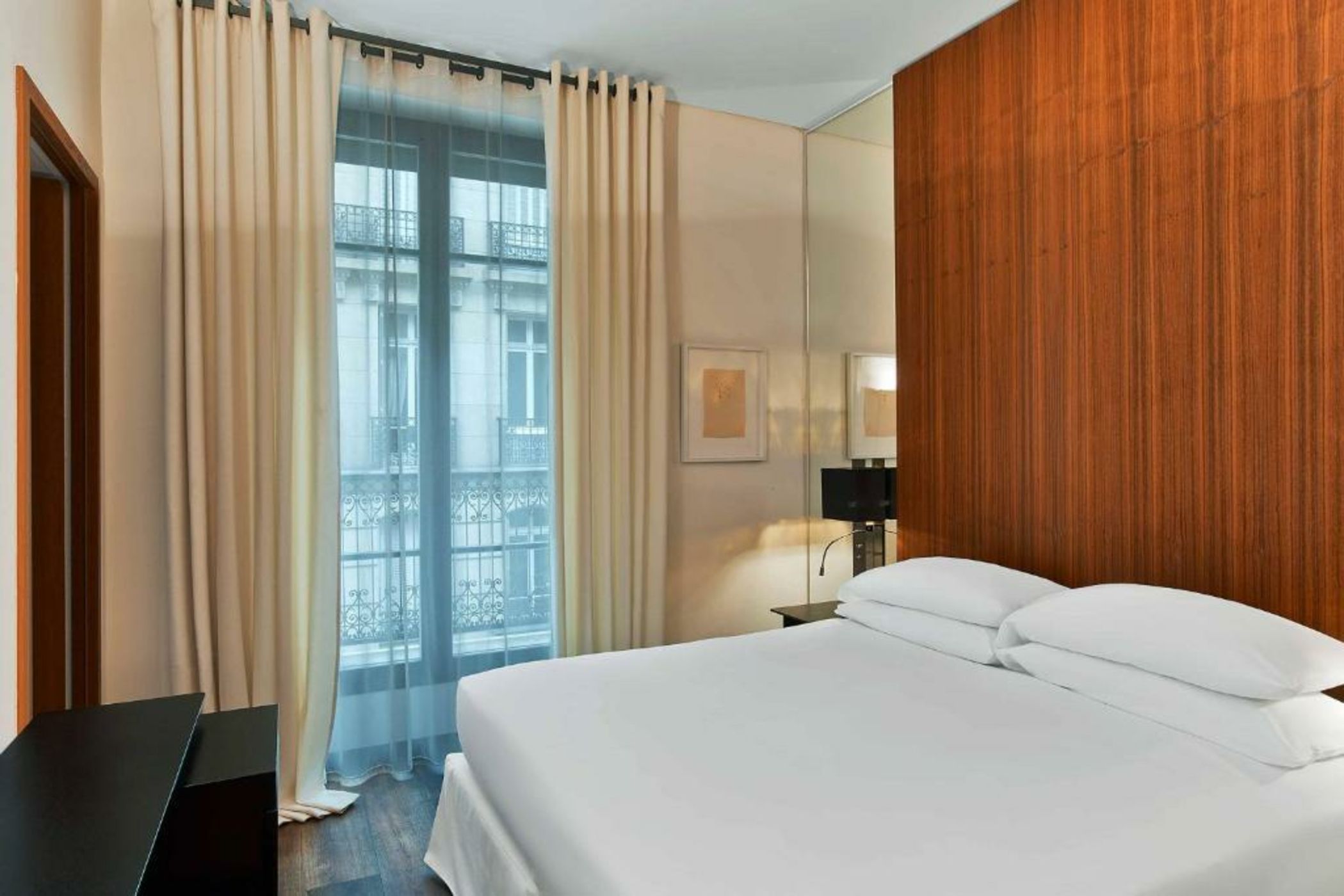 Le Metropolitan Paris Tour Eiffel, a Tribute Portfolio Hotel