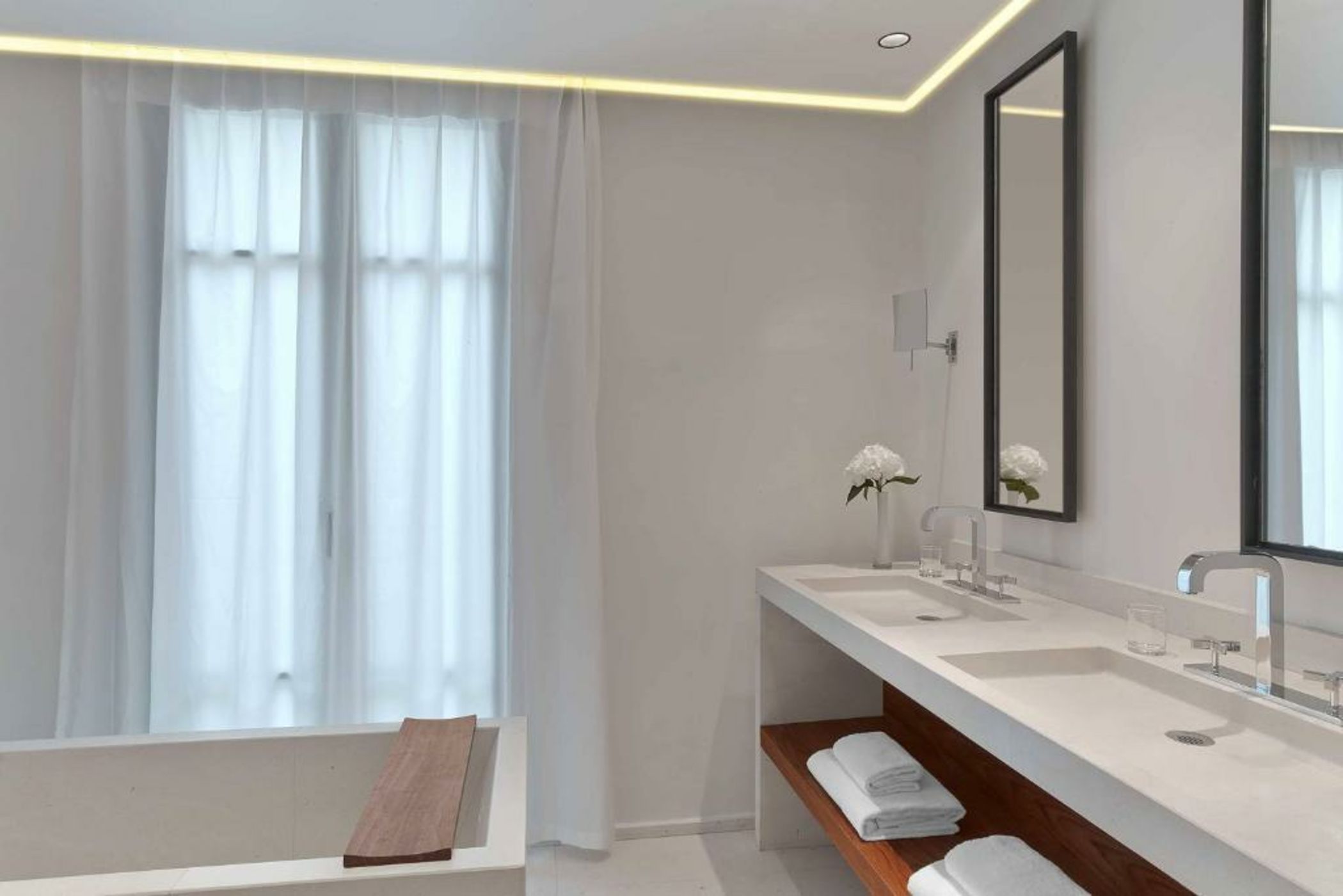 Le Metropolitan Paris Tour Eiffel, a Tribute Portfolio Hotel