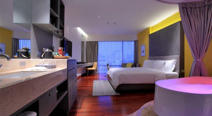 LiT BANGKOK Hotel