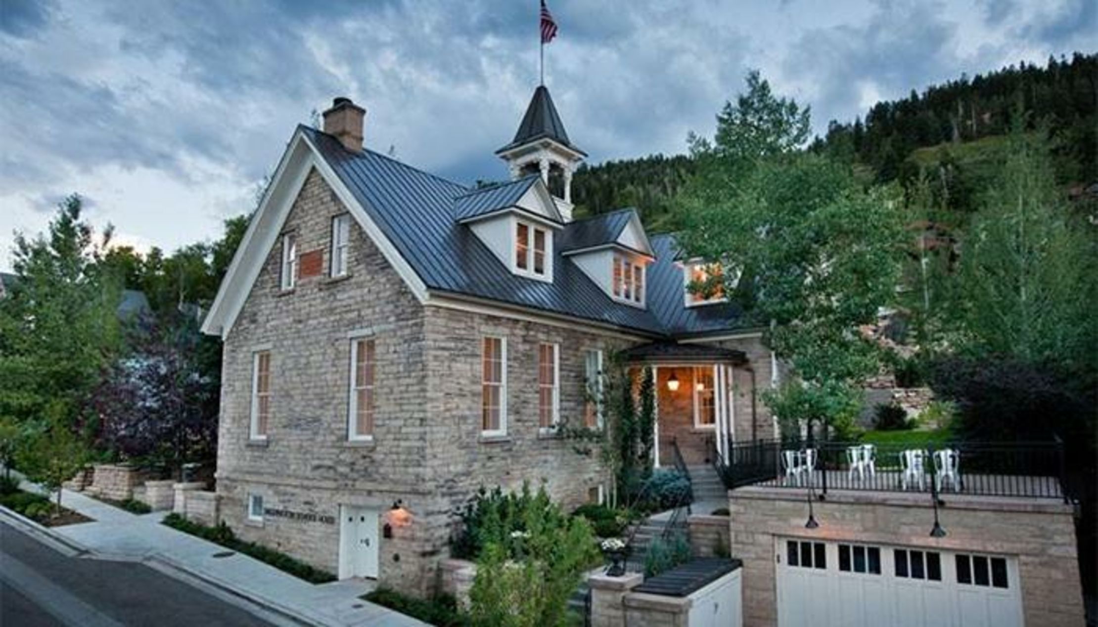 Washington School House Hotel