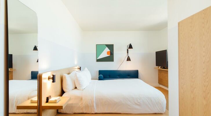 Hotel June
