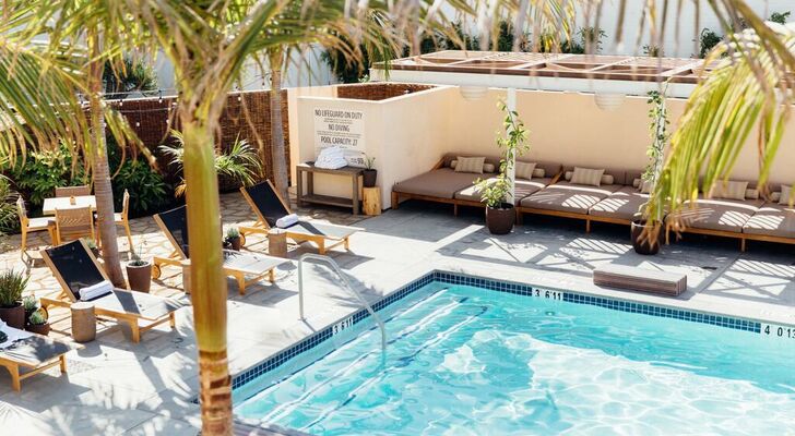 Hotel June