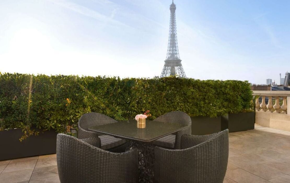 Paris Hotels With Views Of Eiffel Tower - Shangri La Hotel Paris