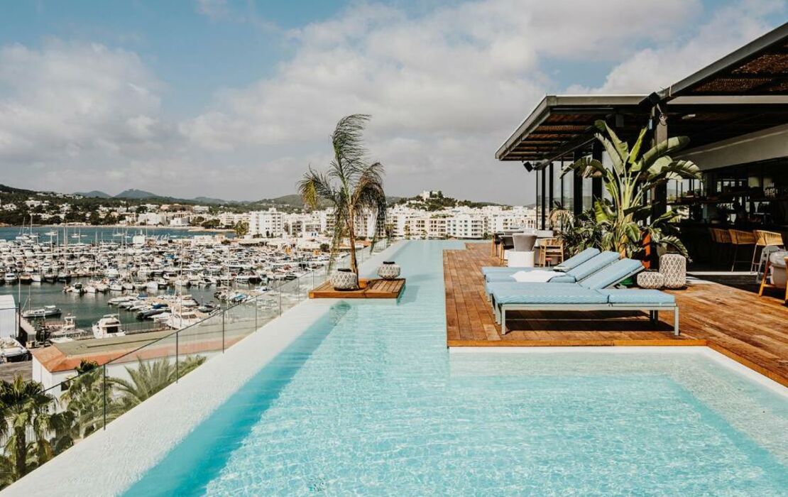 https://www.myboutiquehotel.com/photos/4827/aguas-de-ibiza-grand-luxe-hotel-santa-eularia-des-riu-194-1705078472-1110x700.jpg