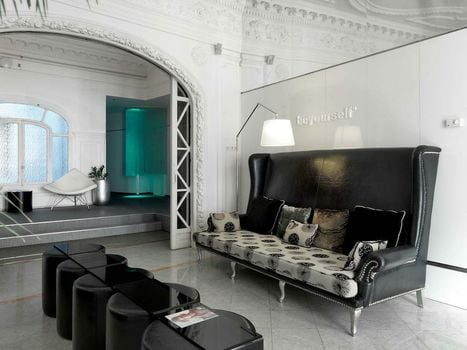 Chic & Basic Born Boutique Hotel