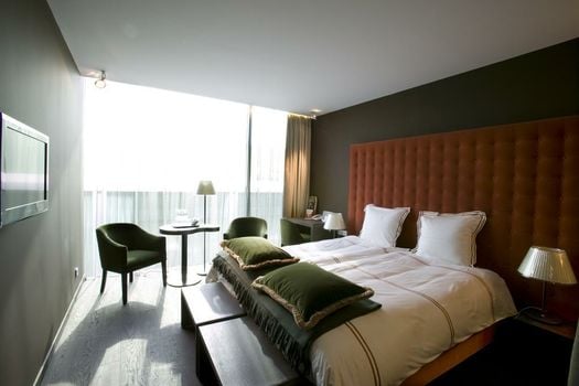D-Hotel
