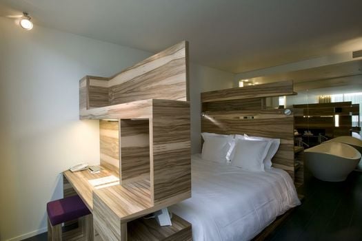 D-Hotel