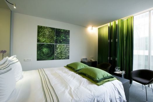 D-Hotel