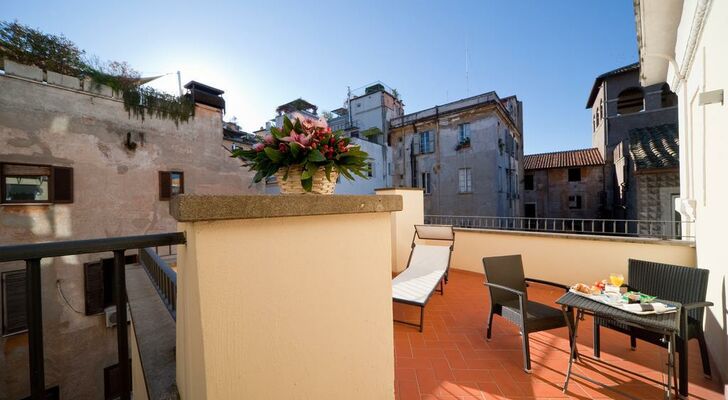 Navona Palace Luxury Inn