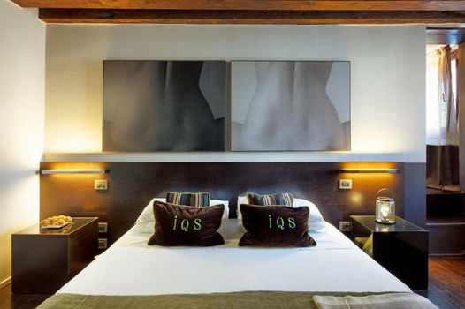 Charming House Iqs