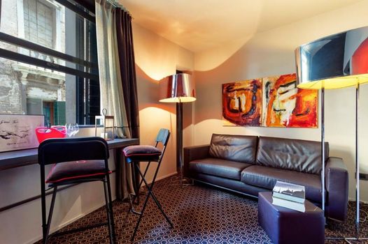 Charming House Iqs