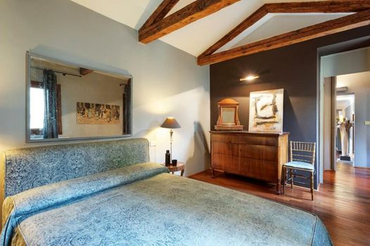 Charming House Iqs