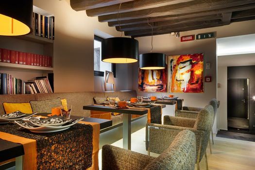 Charming House DD724
