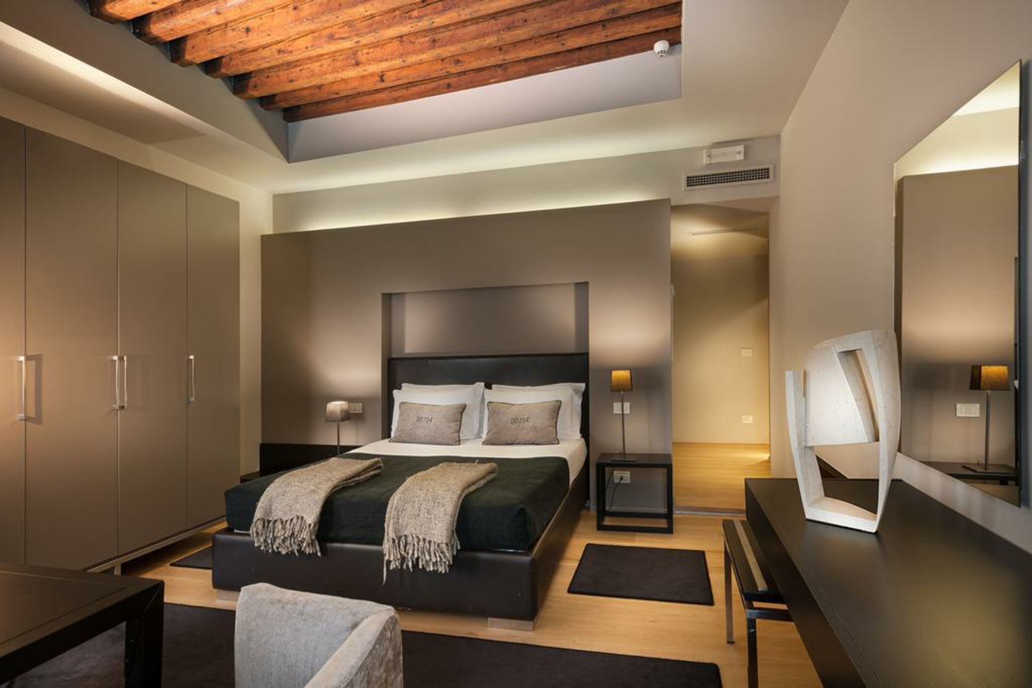 Charming House DD724