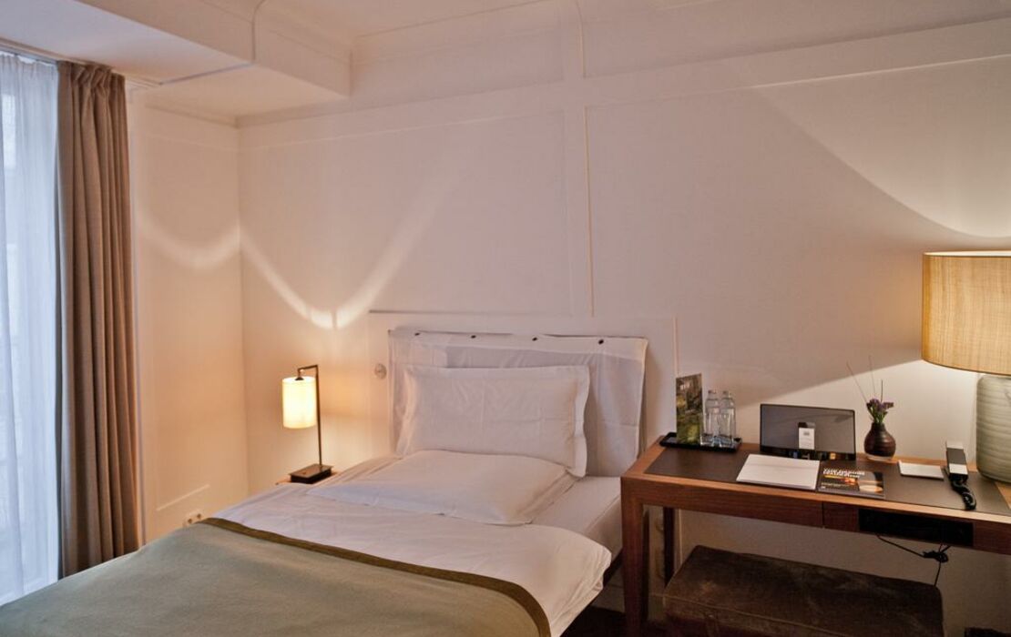 Louis Hotel