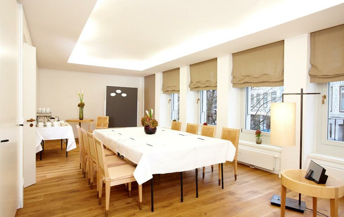 Louis Hotel