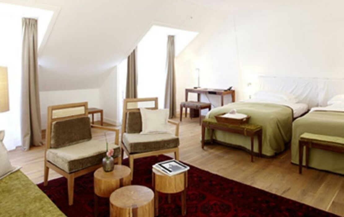 Louis Hotel