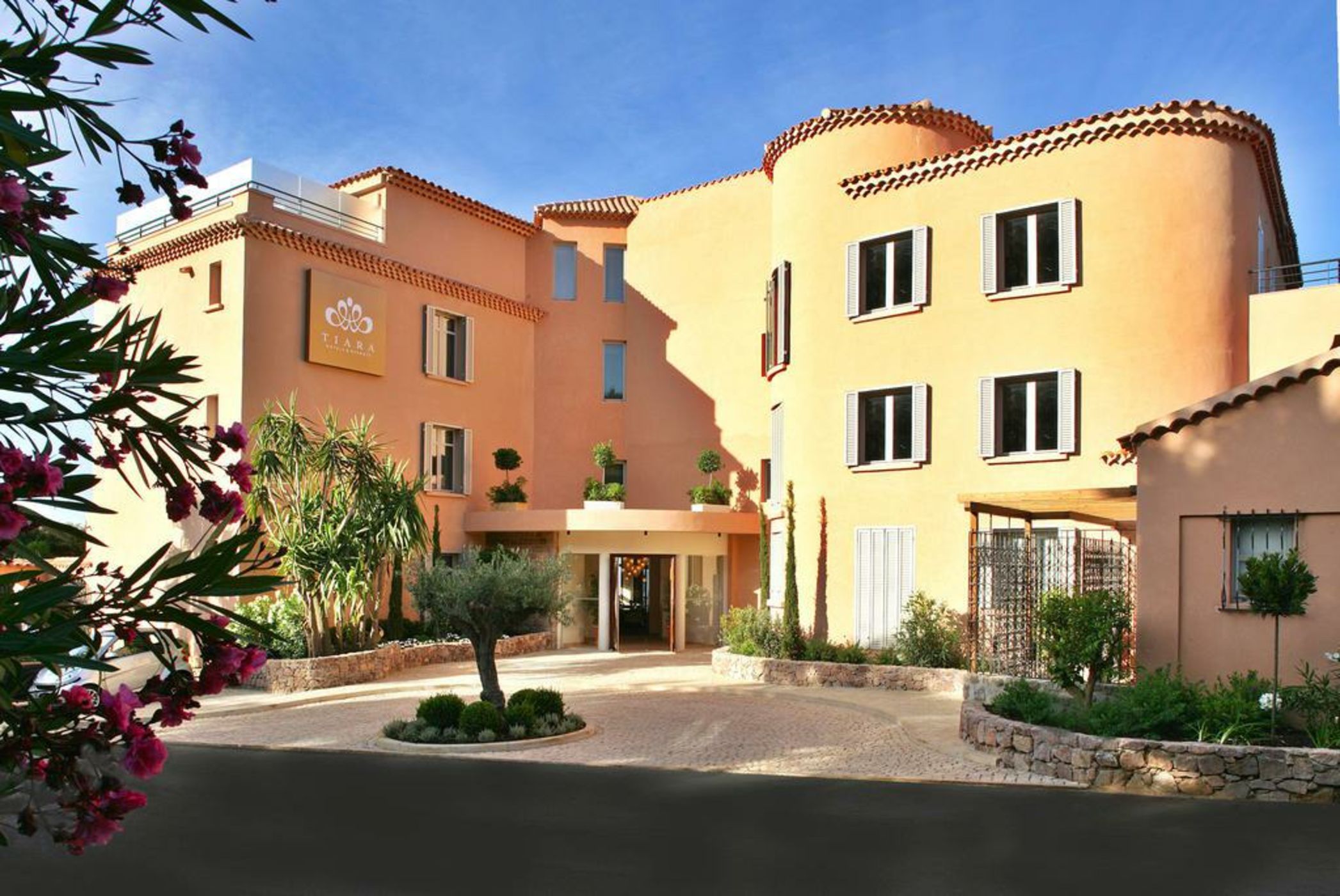 Tiara Yaktsa Côte d’Azur