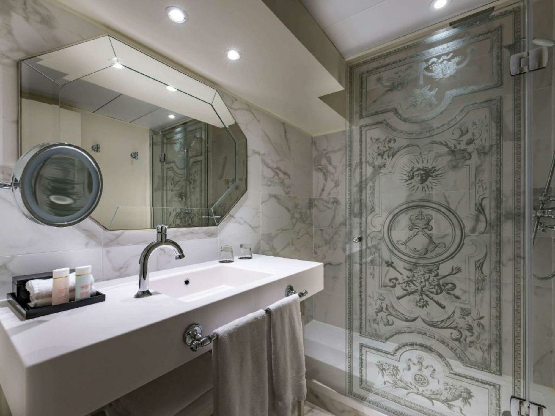 Le Louis Versailles Château - MGallery