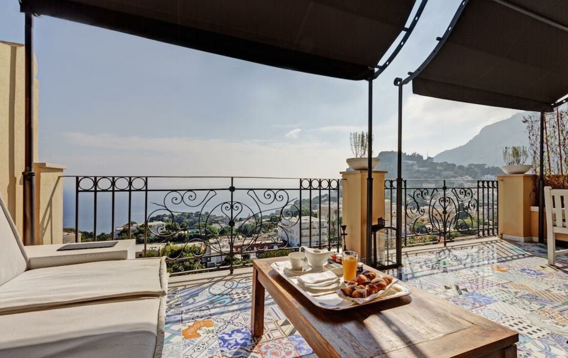https://www.myboutiquehotel.com/photos/5054/capri-tiberio-palace-capri-073-67675-1110x700.jpg