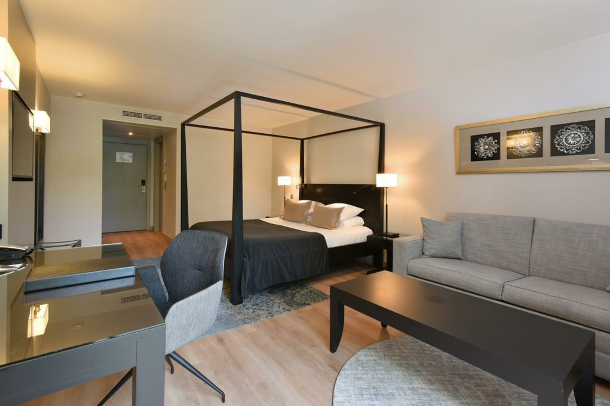 Martin's Château Du Lac