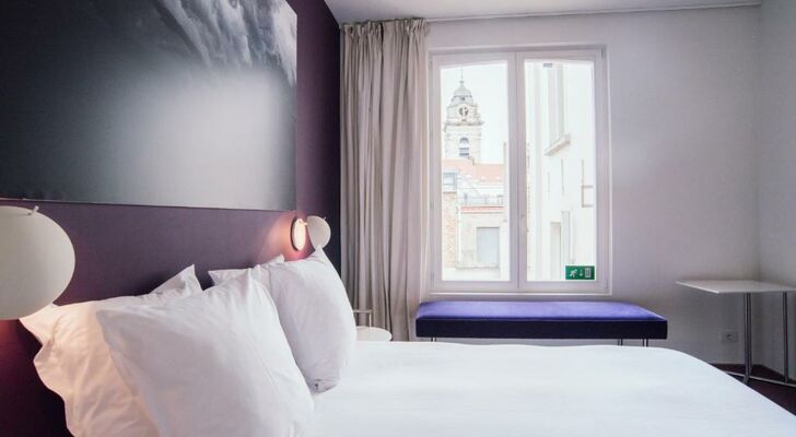 Pacific Hotel by SmARTflats