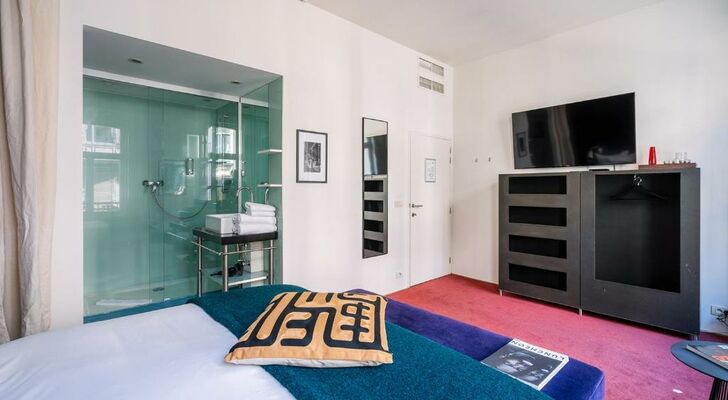 Pacific Hotel by SmARTflats