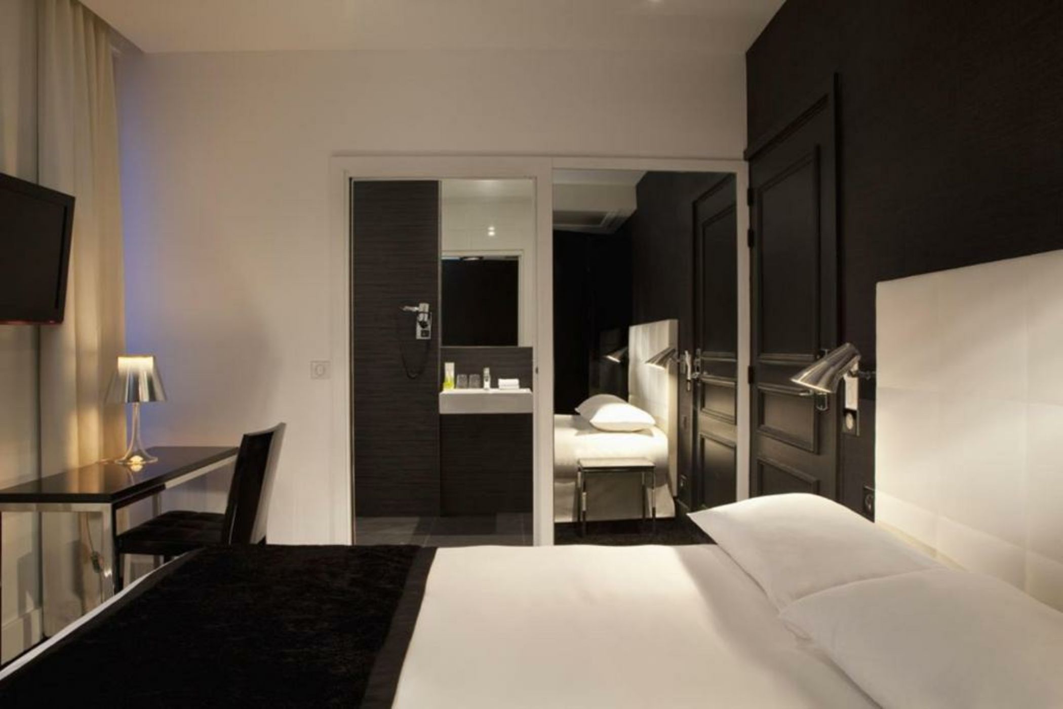 First Hotel Paris Tour Eiffel