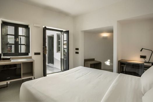 Sun Rocks Boutique Hotel