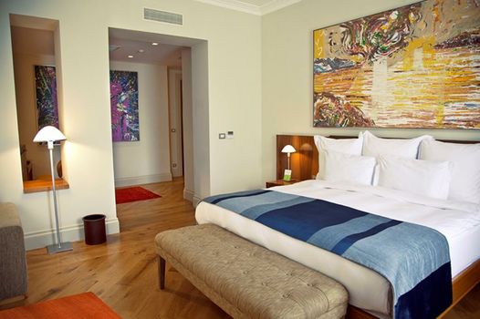 Tomtom Suites