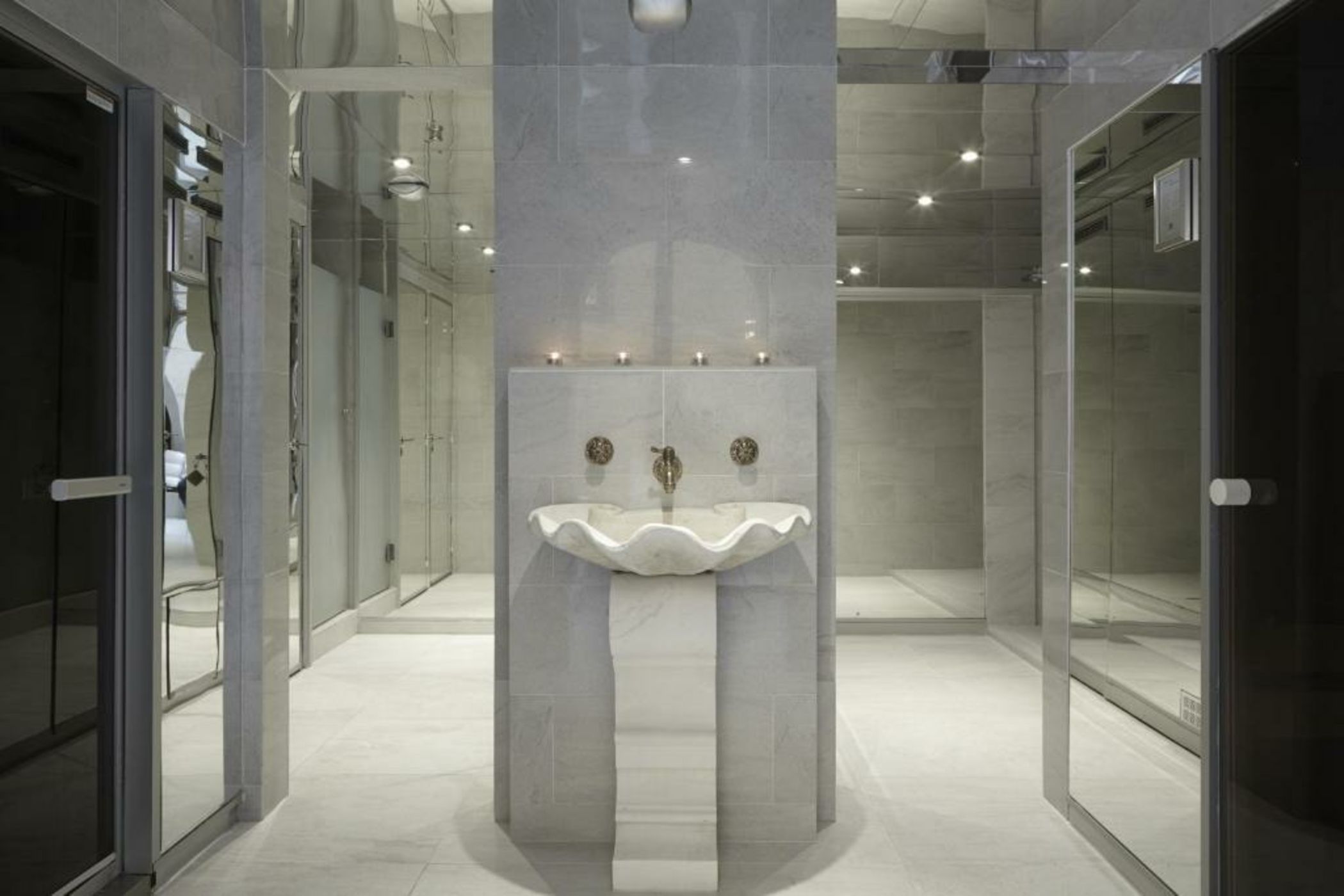 Cour des Loges Lyon, a Radisson Collection Hotel